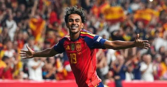 بند قديم يعدل القيمة المالية لعقد لامين يامال مع برشلونة