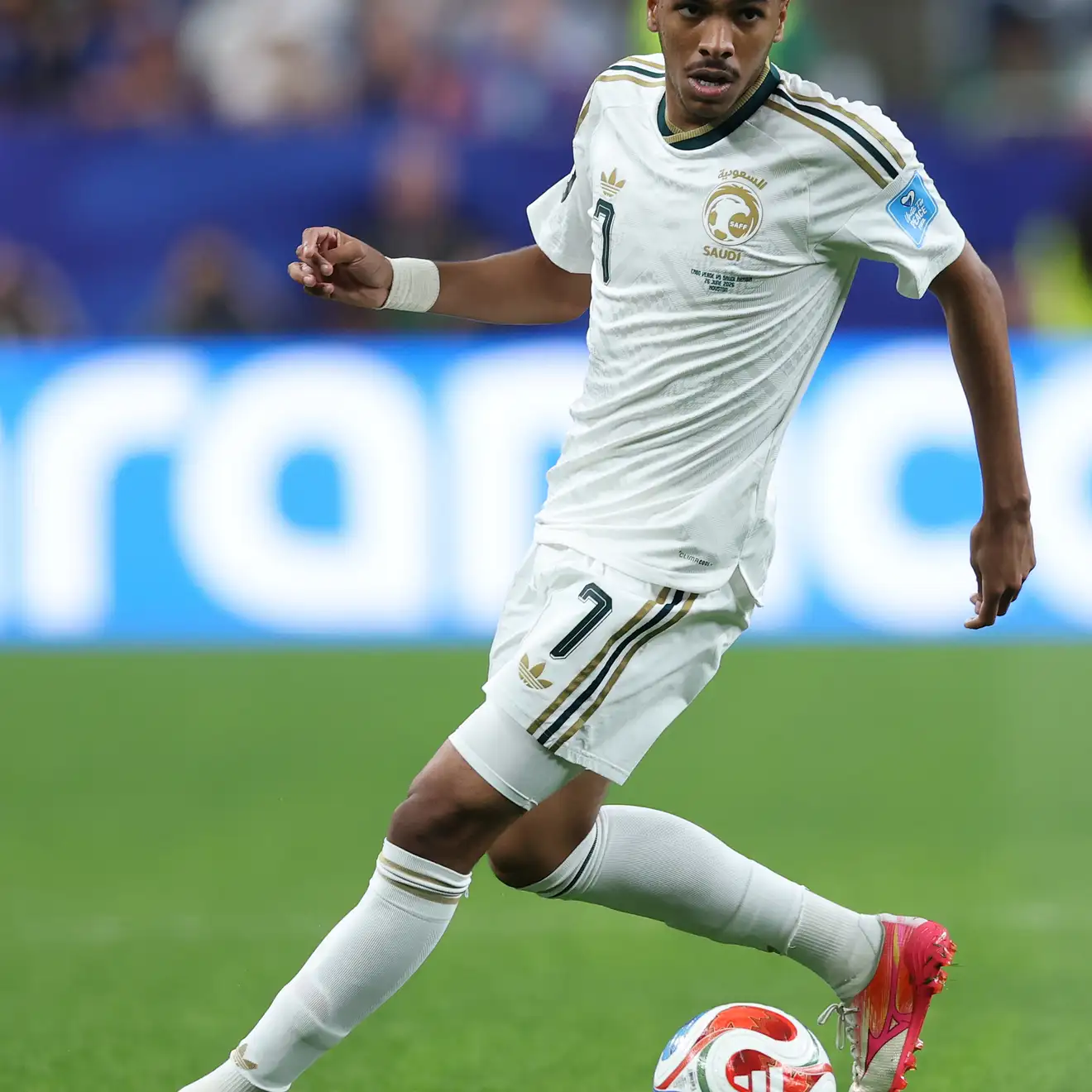 شائعة الوجبة.. مدير المنتخب السعودي يوضح سبب طرد الجوير قبل خليجي 27