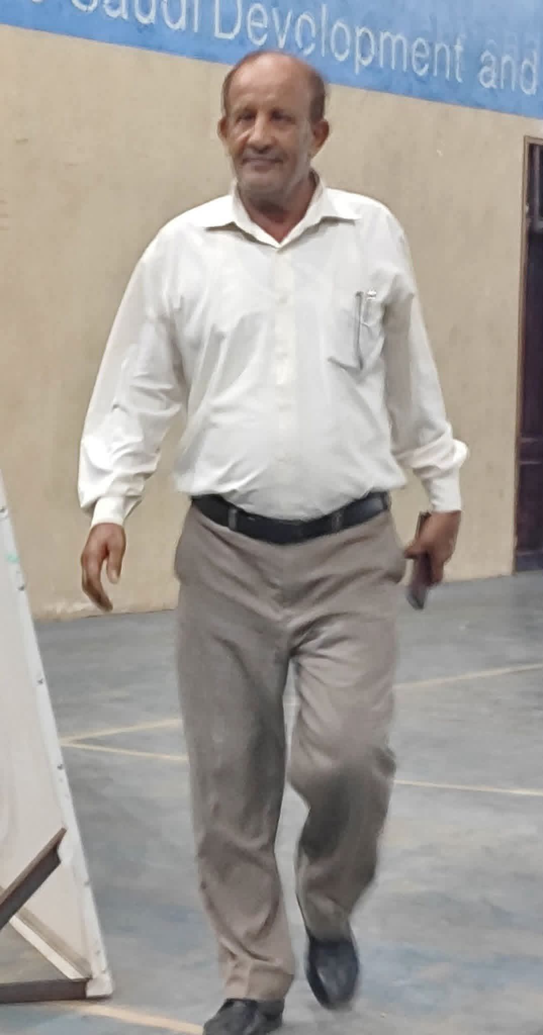 واثق الخطوة يمشي ملكاً وعزاني اصيل وعزيز