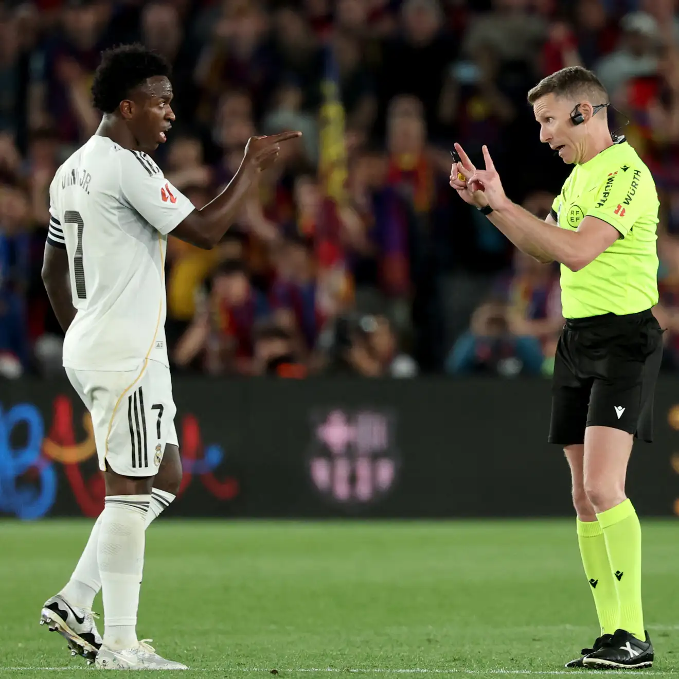 الاستثناء الوحيد.. لماذا لن يستطيع الحكام التحدث للجماهير من ملعب ريال مدريد؟