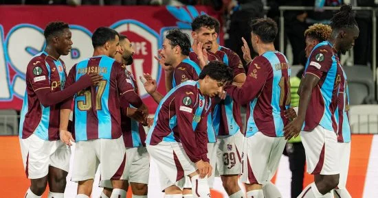 صلاح يقود فريقه للفوز 4 - 2 بدوري المؤتمر الأوروبي