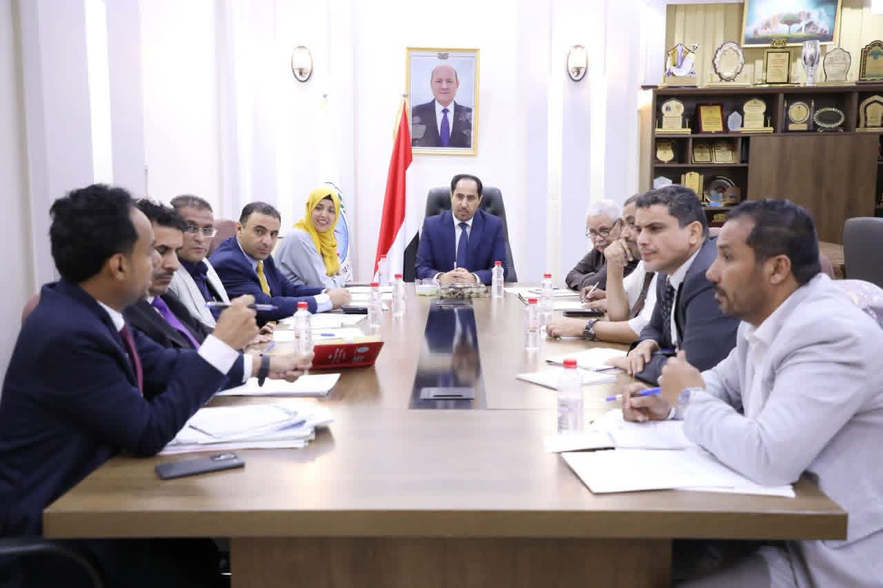 البكري يرأس اجتماعًا لتقييم الأداء ومناقشة المشاريع