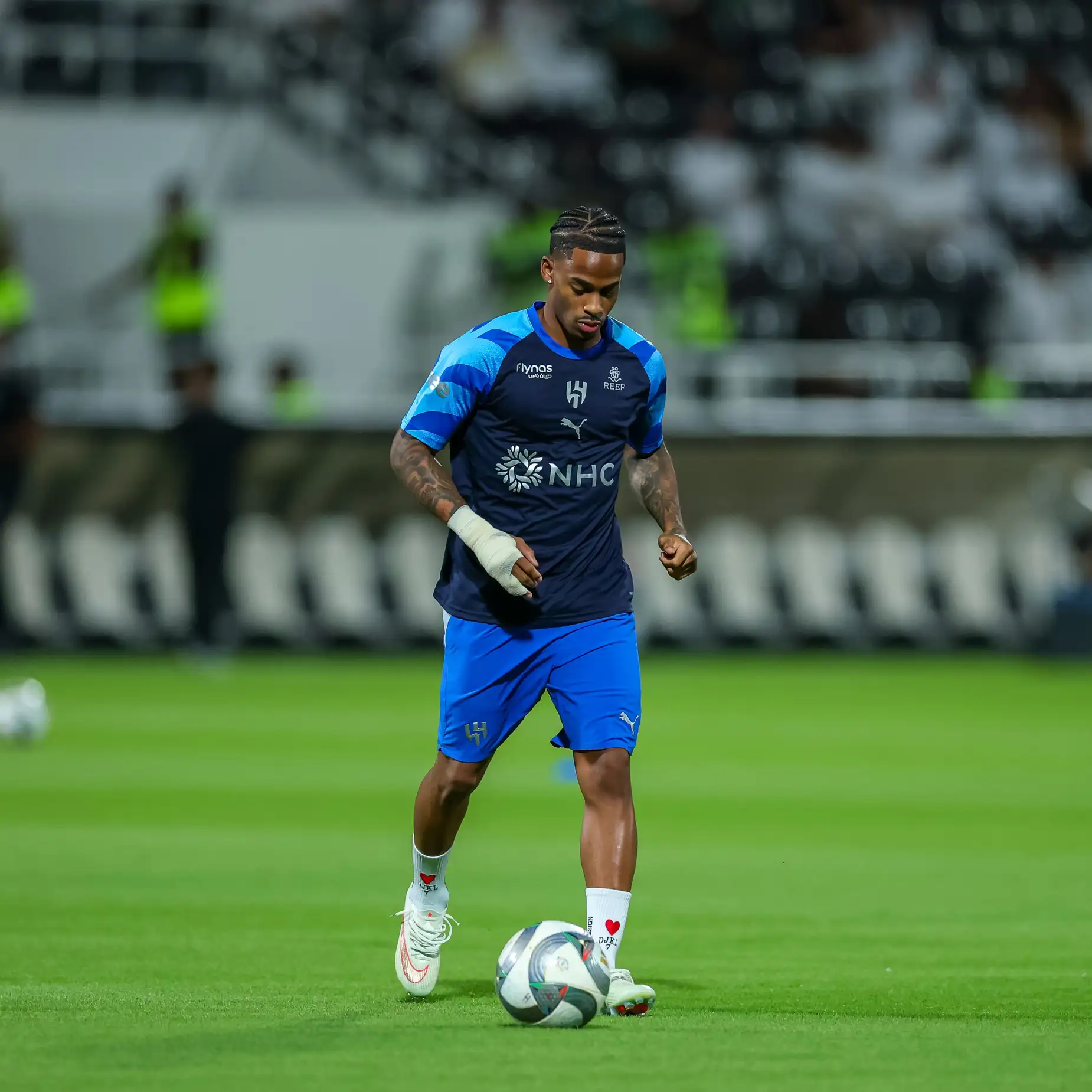 عقوبة ثقيلة.. الهلال يخصم نصف راتب سامرفيل!