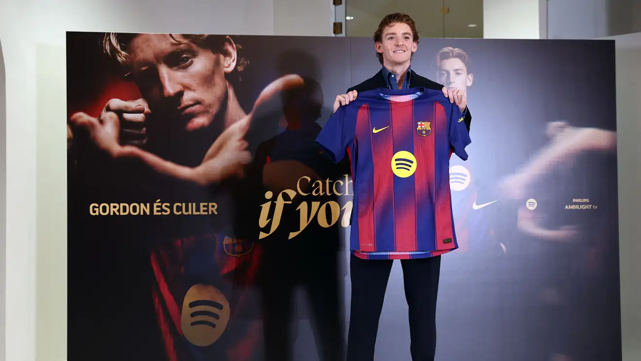 رغم قرض الـ400 مليون يورو.. لماذا تسمح رابطة الليجا بصفقات برشلونة؟