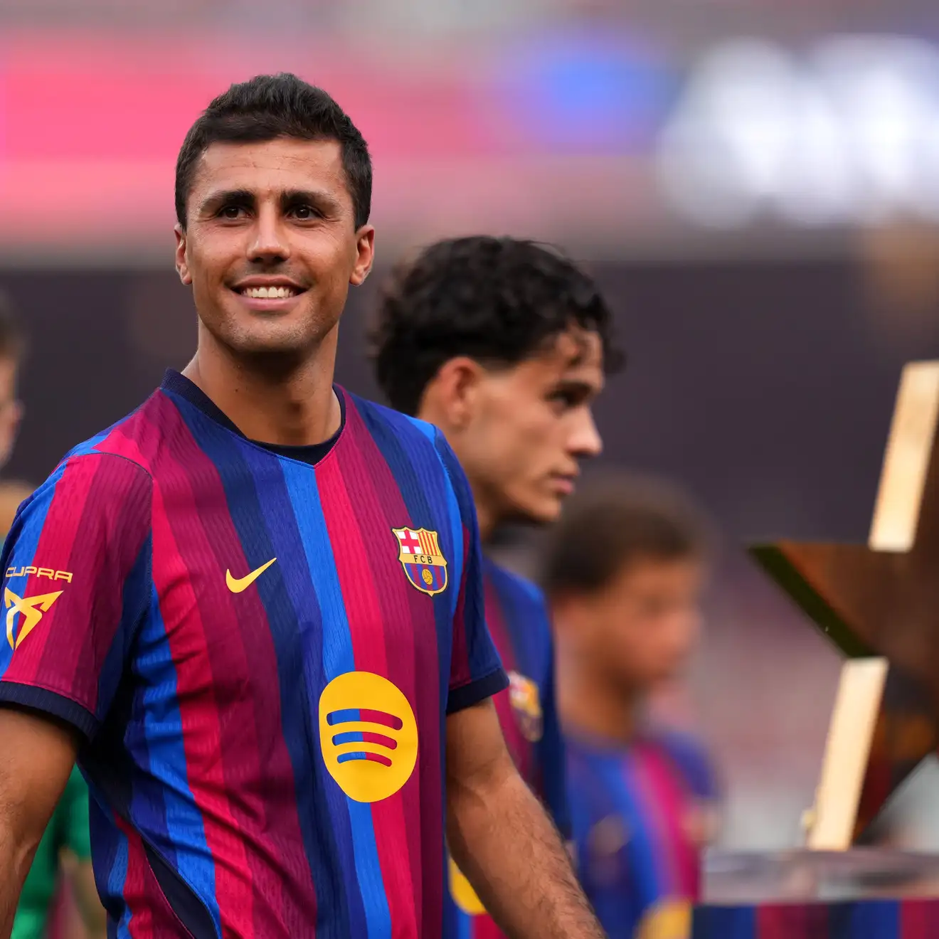 هل خطف برشلونة رودري من ريال مدريد؟ ديكو يرد بإجابة مفاجئة