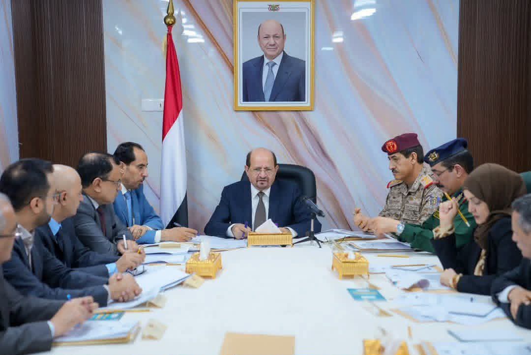 تطبيق قرار مجلس الوزراء بعد قرار تصنيف مليشيا الحوثي في صنعاء ( منظمة إرهابية ) لماذا لا ينقل اتحاد الكرة مقره وعمله إلى عدن ؟!