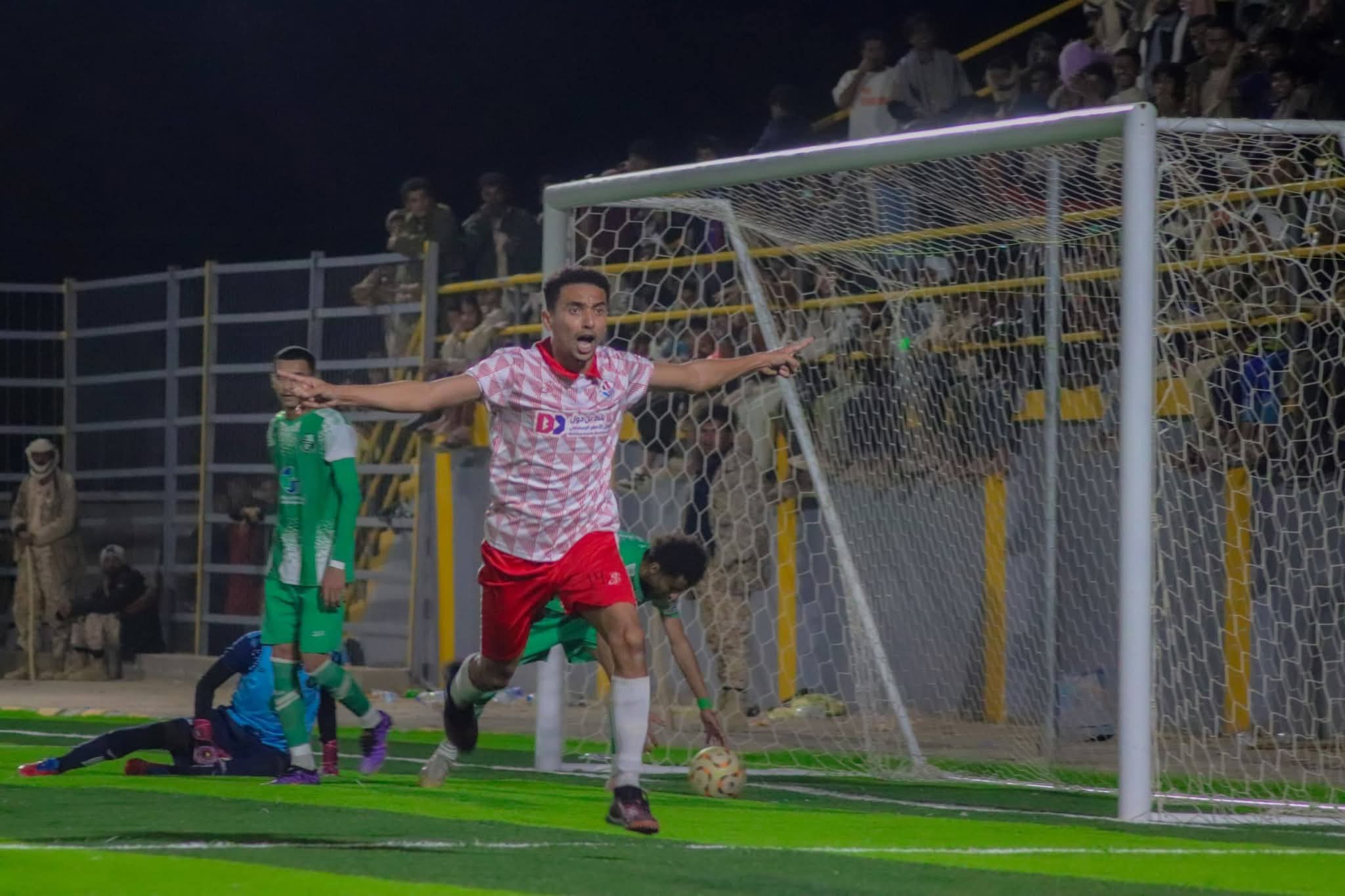 شباب البيضاء ينفرد بالصدارة بثنائية مثيرة في شباك وحدة المكلا.