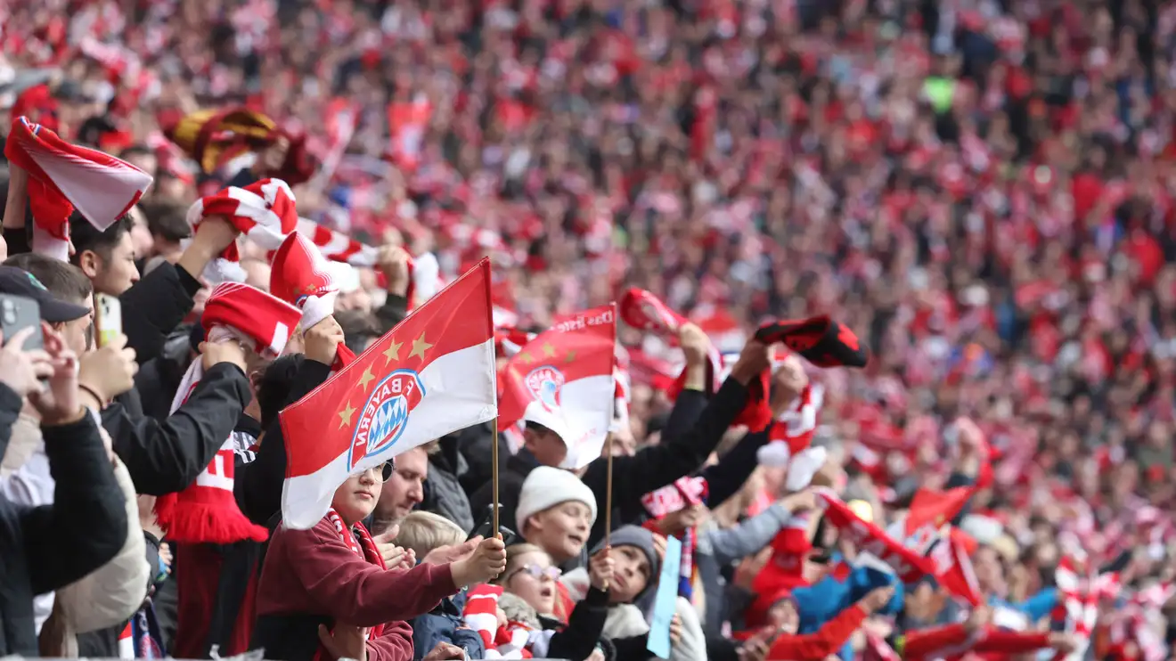 القمة تشتعل مبكرًا.. جماهير بايرن تحتل محيط البرنابيو