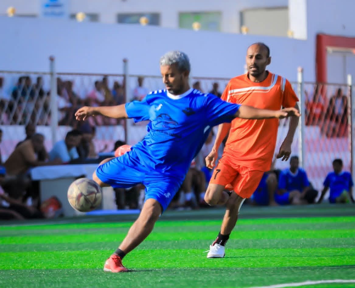 في نادي شعب حضرموت شمسان يبلغ دور الأربعة في بطولة كرة القدم للاعبين القدامى بعد فوزه على شباب الوحدة بهدفين نظيفين