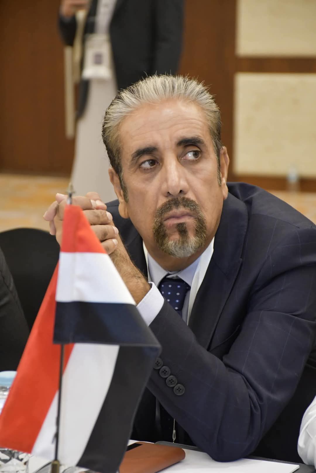(ألاعيب ونهب حافظ  معياد لأموال الوطن ) !! .