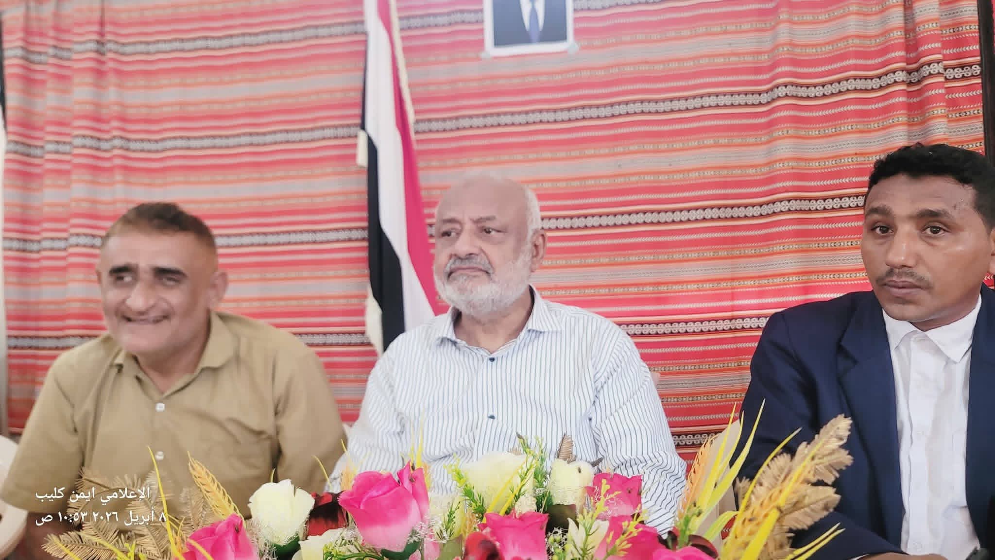 محافظ الحديدة يناقش مع الأندية الرياضية سبل النهوض بالرياضة ودعم المواهب في المناطق المحررة