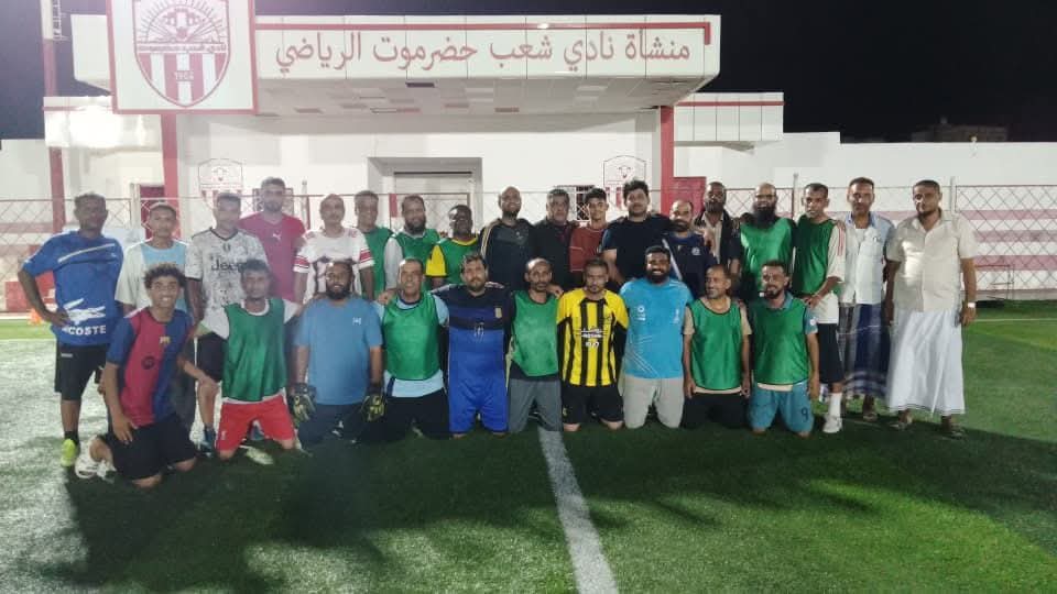 قدامى شعب حضرموت لكرة القدم يواصلون  تنفيذ تدريباتهم الأسبوعية المنتظمة