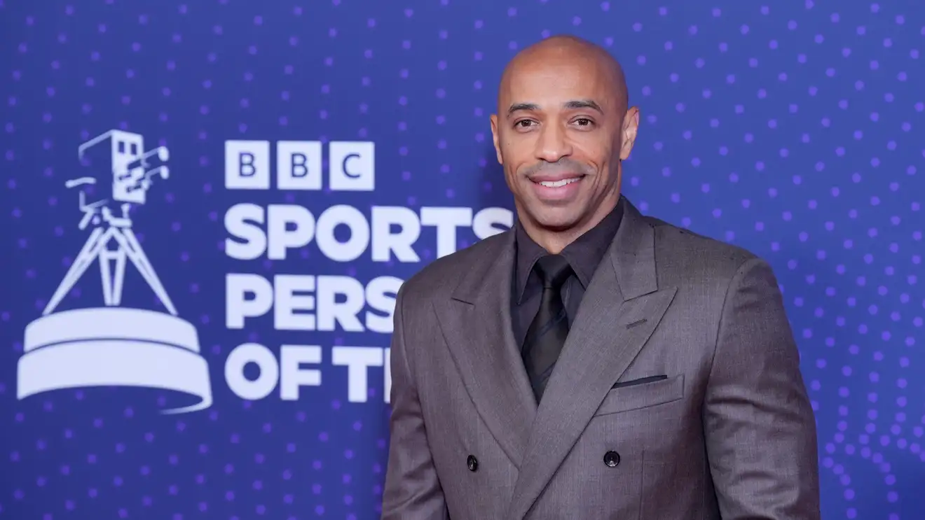 مفاجأة.. تييري هنري يتلقى عرضا لاحتراف الملاكمة