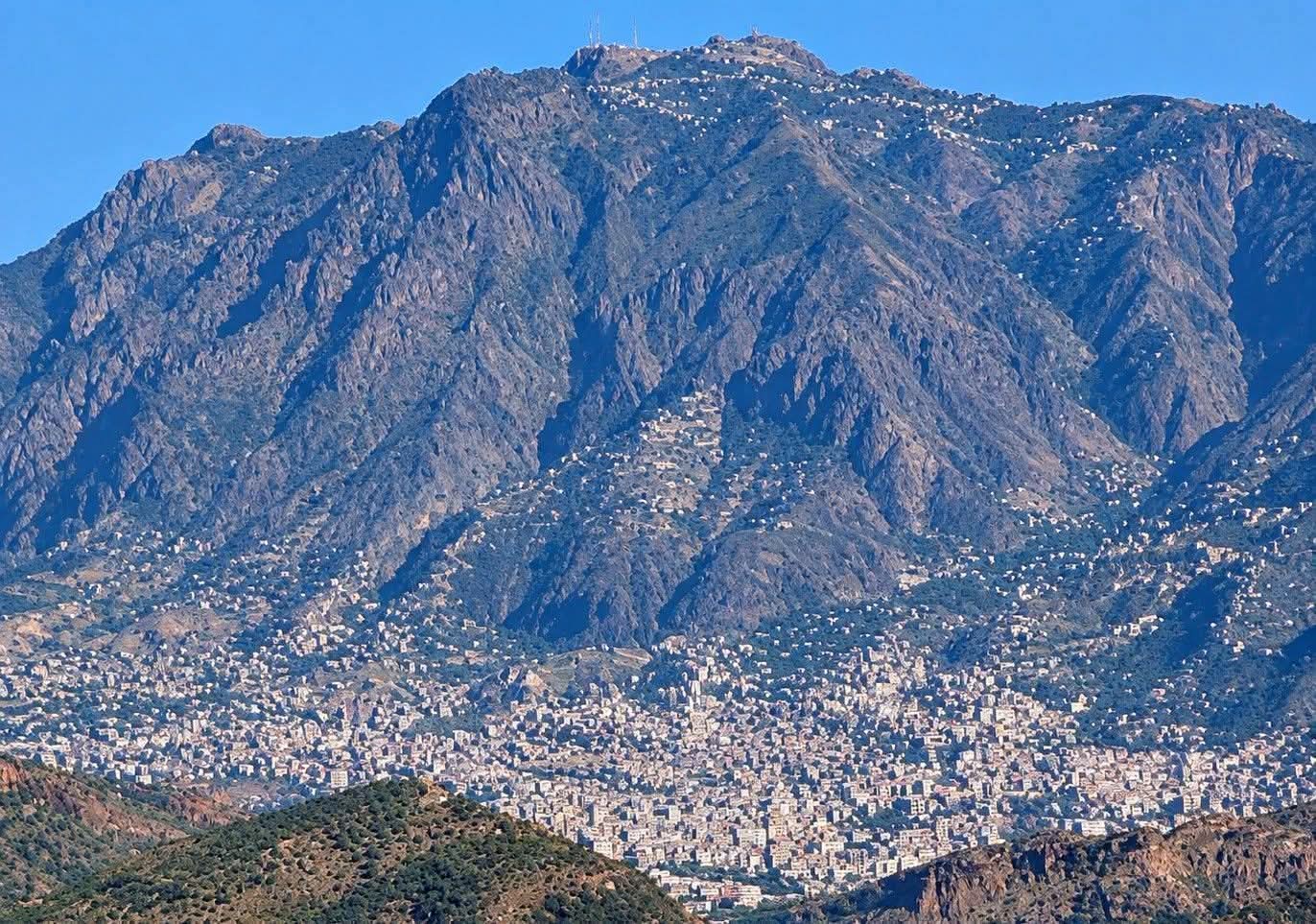 هذا جانب واحد فقط من جبل_صبر ياعبدالملك الحوثي