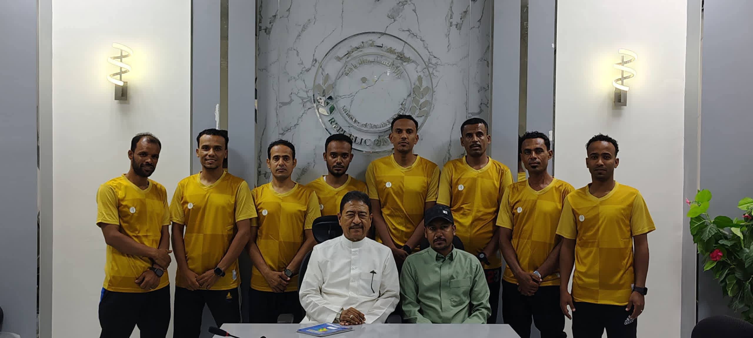 رئيس فرع اتحاد كرة القدم بوادي حضرموت يلتقي بالحكام المختارين لدورة الدرجة الاولى و كأس الجمهورية .