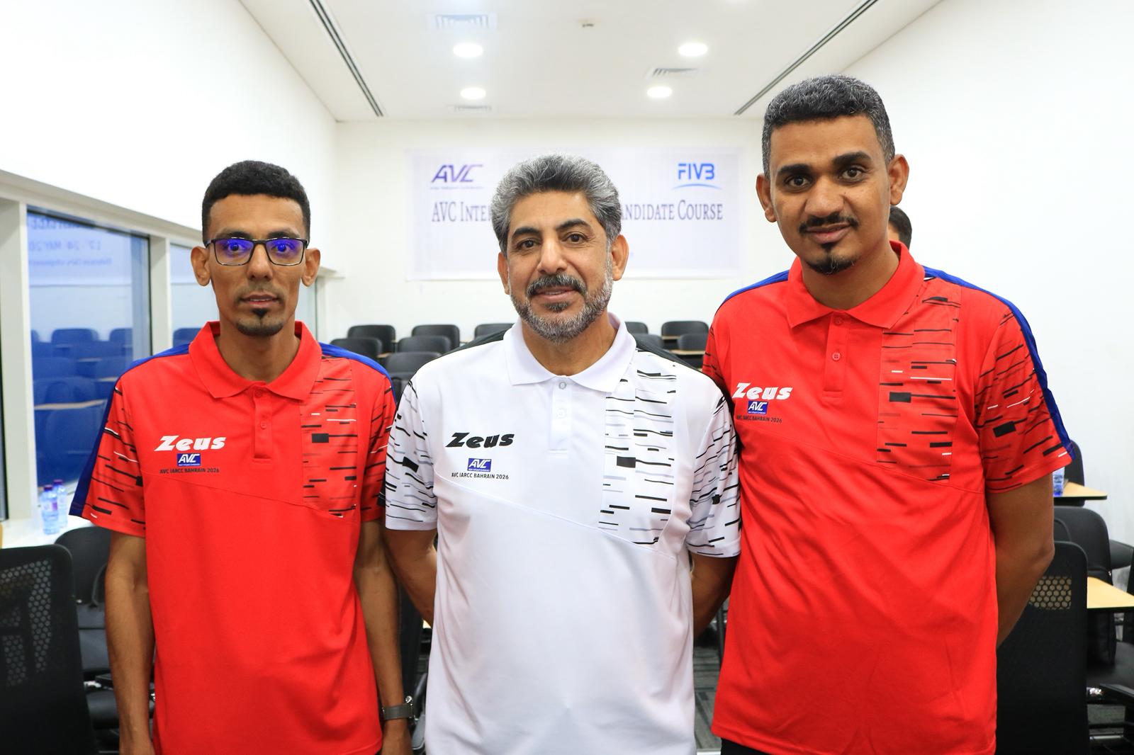 بمشاركة الحكمان واصل و بريك من اليمن بدء الدورة التدريبية لحكام غرب آسيا لكرة الطائرة بالبحرين