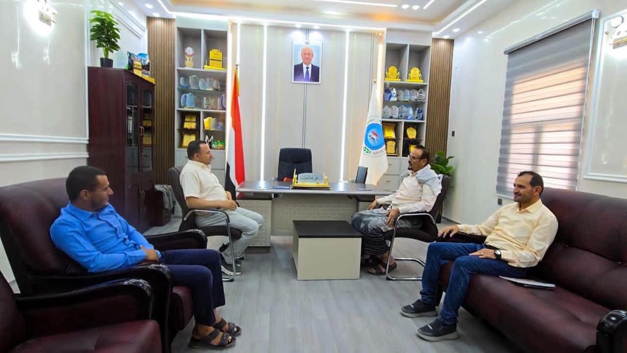 مكتبا الشباب والبحوث والتدريب بمأرب يناقشان سبل توسيع برامج تدريب وتأهيل القدرات الشبابية