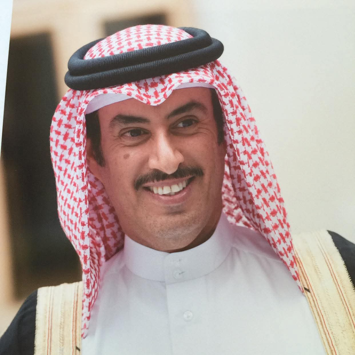 رئيس تحرير مجلة الصقر القطرية يطمئن على صحة الكاتب اليمني الكبير محمد العولقي