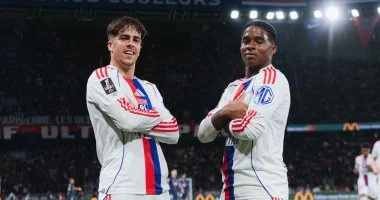 خسارة بي اس جي من أولمبيك ليون بثنائية في الدوري الفرنسي .