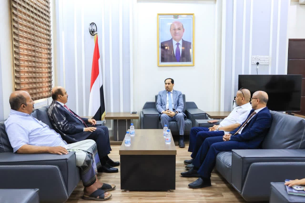 وزير الشباب والرياضة ومحافظ إب يبحثان واقع الرياضة بالمحافظة