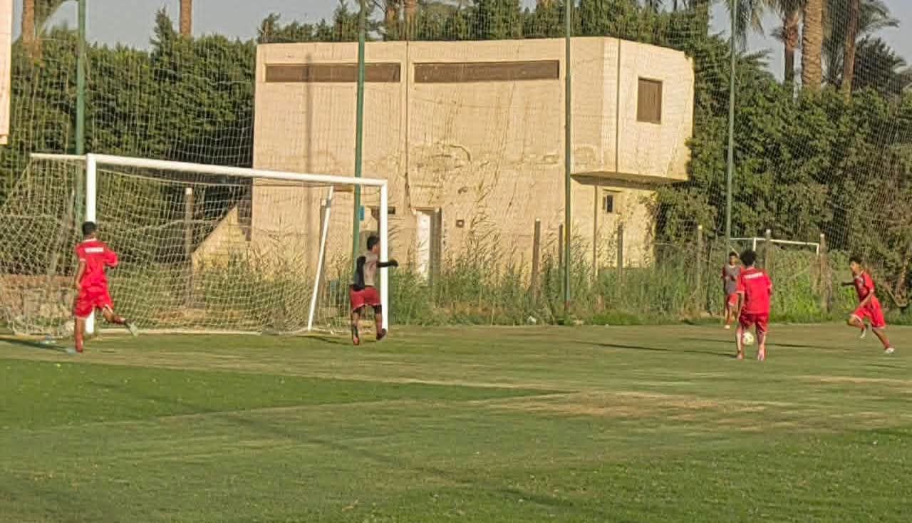 منتخب الناشئين يجري تمارين بدنية وتكتيكية في مستهل معسكره الخارجي بمصر