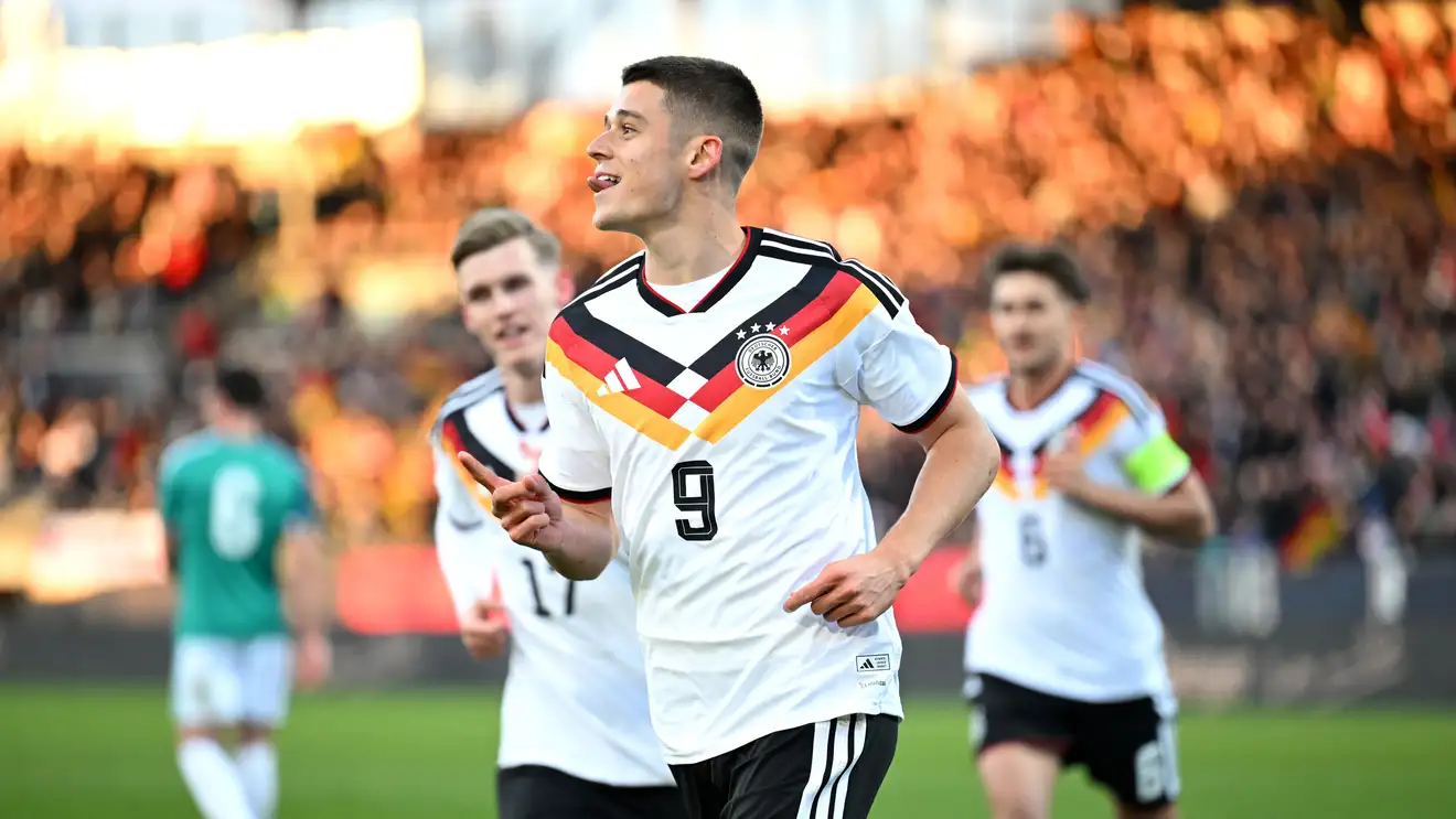 صراع ثلاثي وقرار معلق.. ضغط الأرجنتين يهدد "أكبر مواهب" ألمانيا