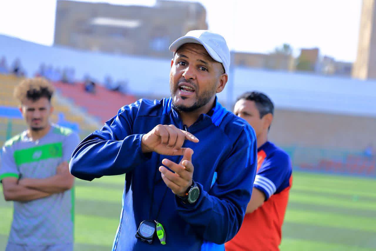 لاعبو اليرموك يحتفون بمدربهم حمير المصري لنيله الرخصة الآسيوية (B)
