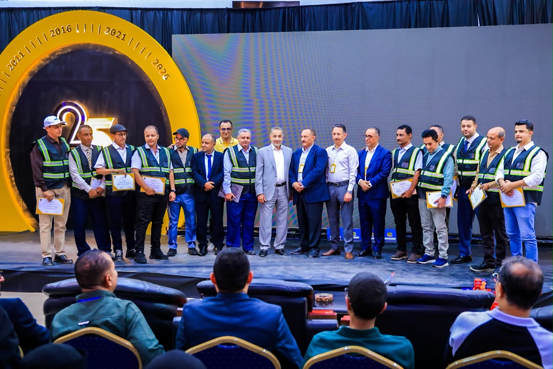 *رئيس مجلس إدارة إقليم اليمن بمجموعة هائل سعيد أنعم وشركاه يلتقي العمال والكفاءات الشابة ويكرّم قدامى الموظفين والشركات المتميزة* صنعاء، ٨ يوليو ٢٠٢٦