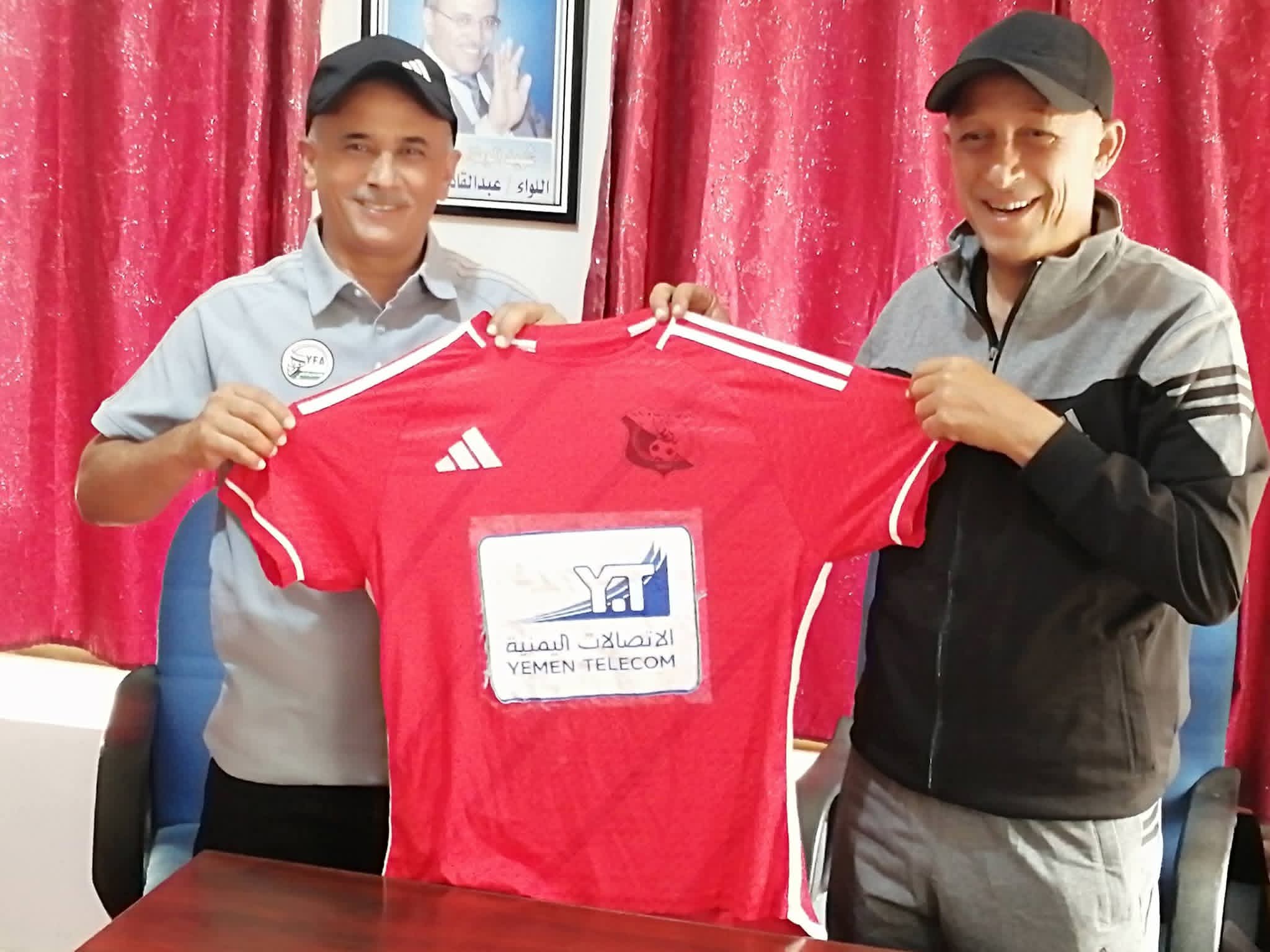 إدارة اتحاد اب توقِّع مع المدرِّب الوطني الدغيش" لقيادة الفريق الكروي في دوري الدرجة الأولى