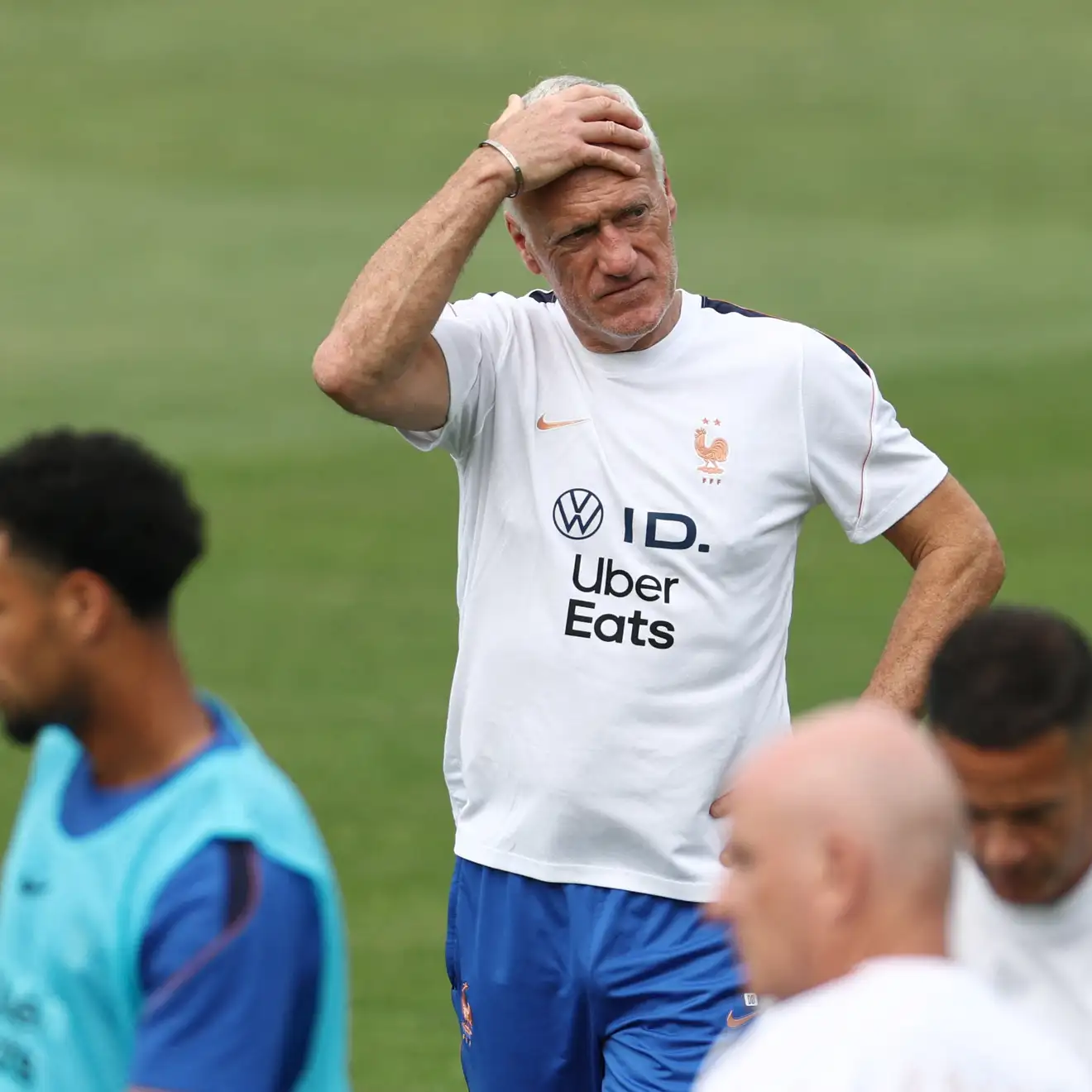 ديشامب يشعر بالقلق.. الشك يحيط بمشاركة نجم فرنسا أمام المغرب
