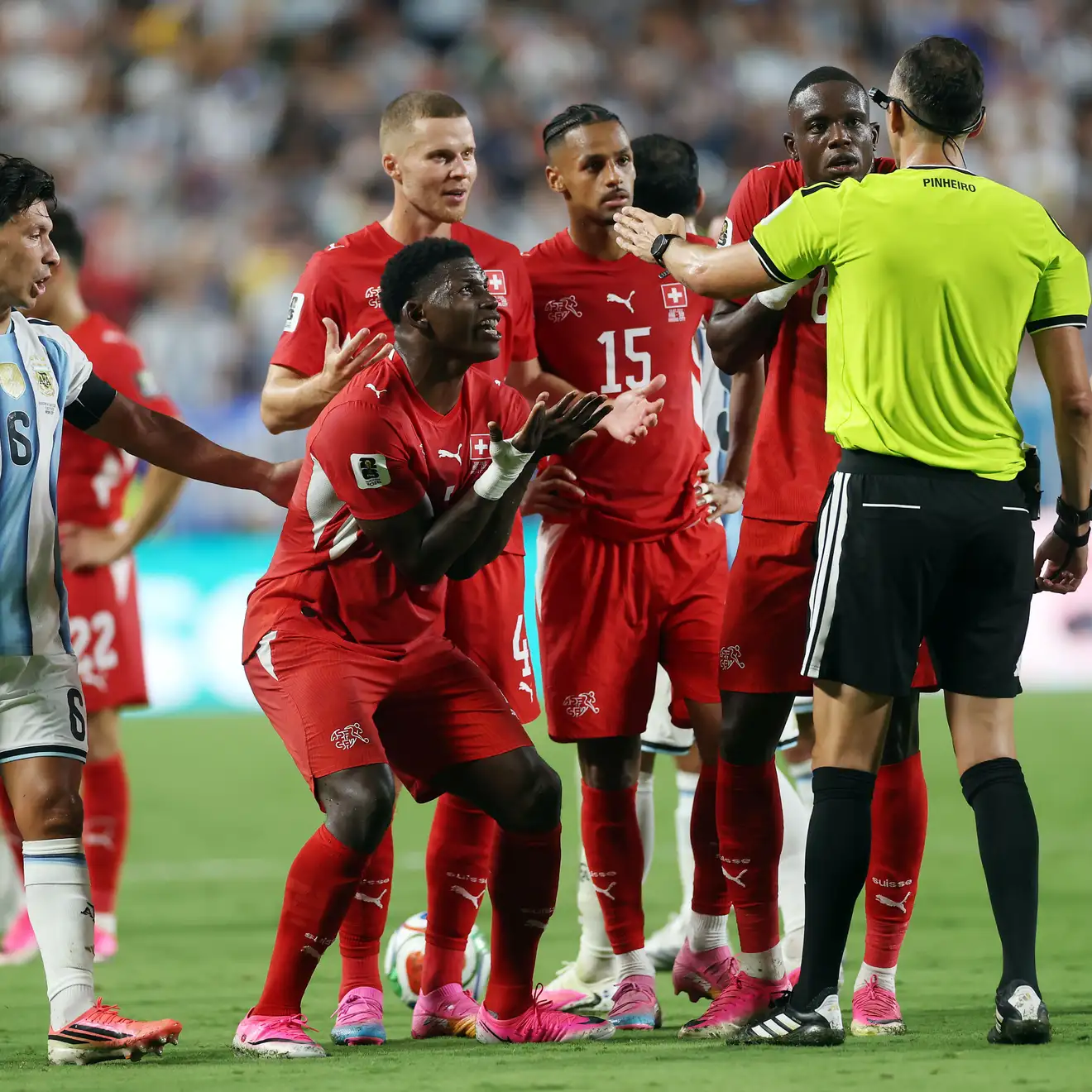 الفيفا في بيان رسمي: طرد إيمبولو تصحيح للعدالة.. ولقى استحسان IFAB