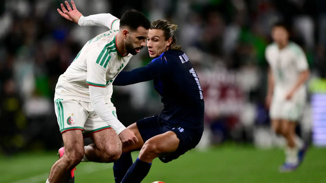 اليابان تحرج إنجلترا بفوز ثمين.. والجزائر تتعادل مع أوروجواي