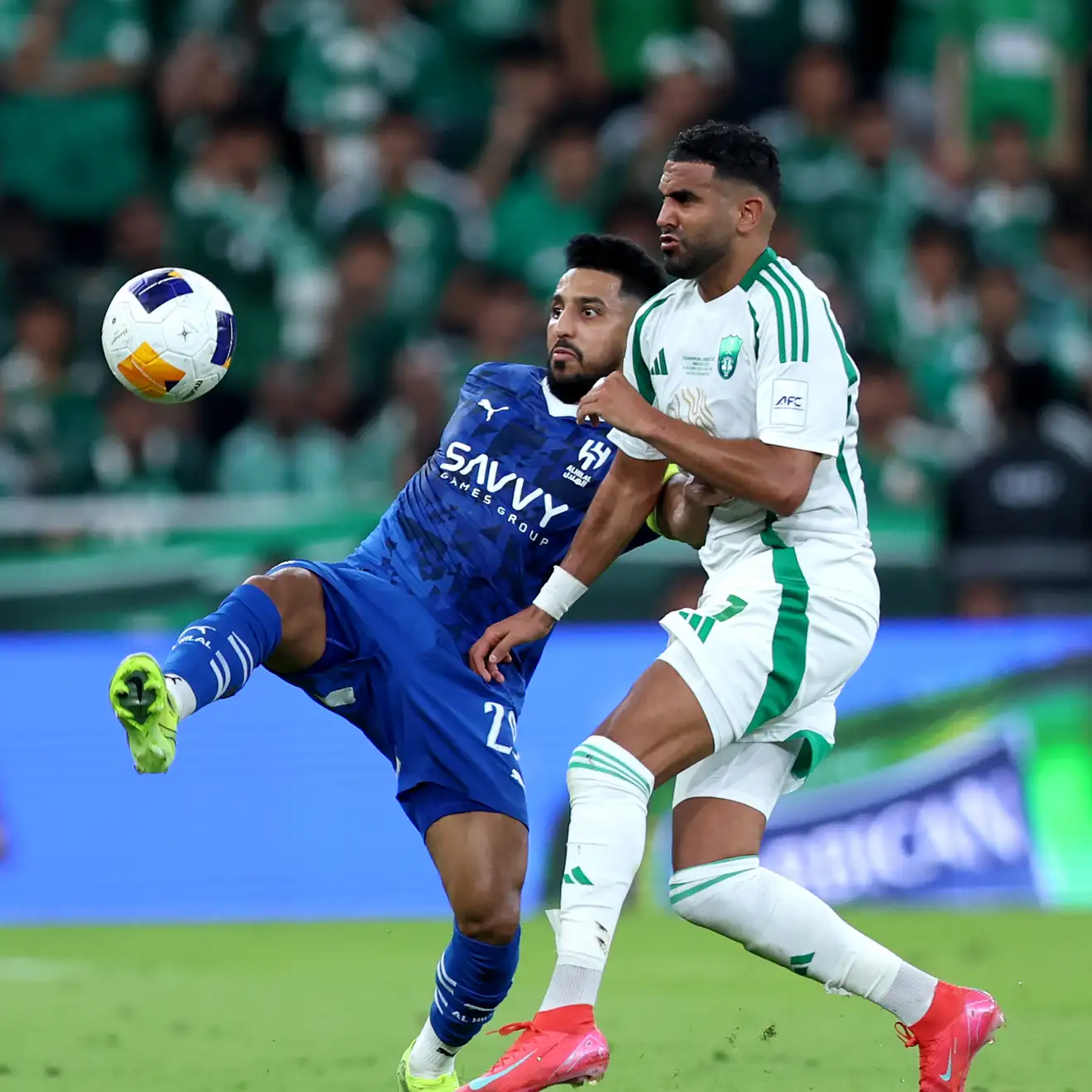 موعد كلاسيكو الأهلي والهلال في نصف نهائي كأس الملك السعودي .