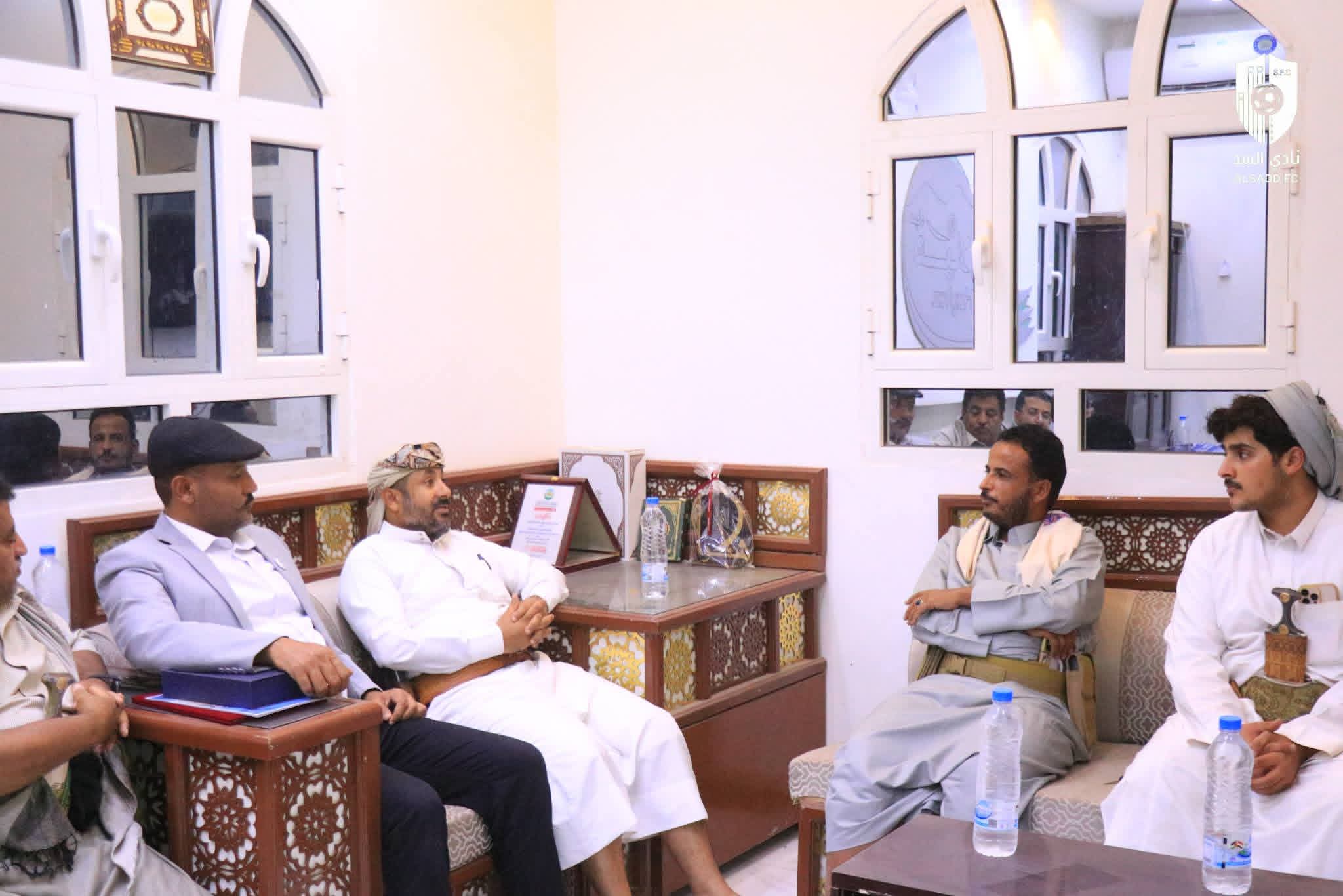 إدارة نادي السد تزور مصنع مياه هيلان وتمنح رئيس مجموعة بن معيلي عضوية مجلس الشرف الأعلى ودرع الوفاء