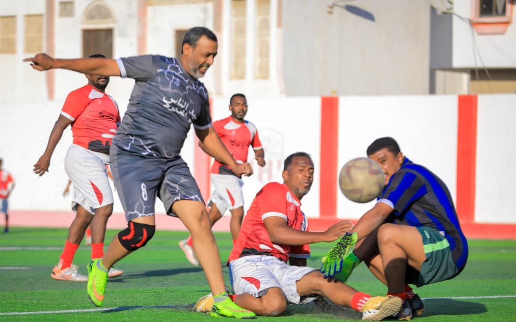 المهرجان الرياضي الرمضاني بنادي شعب حضرموت...اتفاق الجول يمطر شباك اتفاق الحرشيات بسداسية نظيفة ضمن مسابقة كرة القدم للاعبين القدامى