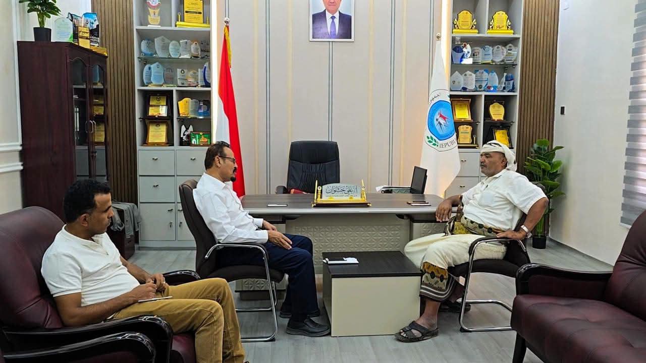 مدير عام الشباب والرياضة بمأرب يبحث استكمال اعتماد نادي الشهيد الشدادي بالعبدية