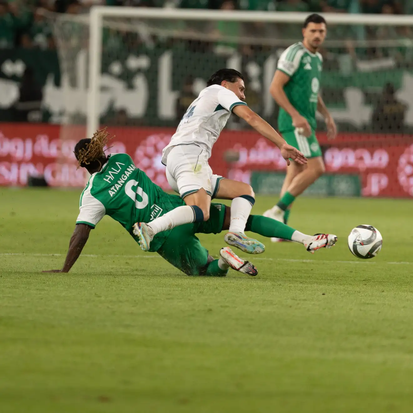 الأهلي يبدأ رحلة دوري روشن بفوز صعب أمام الدرعية