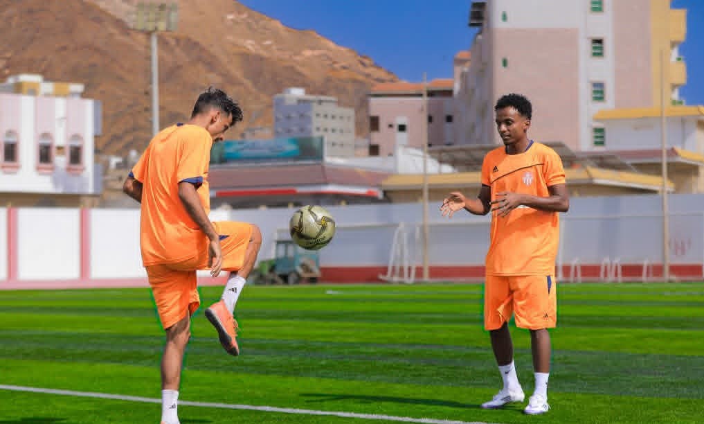 شعب حضرموت يختتم تحضيراته لمواجهة شباب البيضاء غدًا السبت وعينه على تعزيز الصدارة