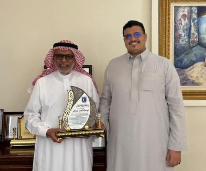 نادي تضامن حضرموت يكرّم بقشان تقديراً لعطائه ومواقفه الداعمة للنادي .