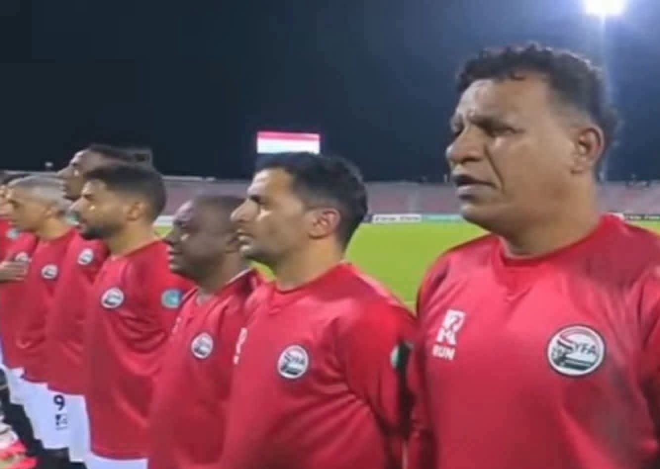 ملابس منتخب القدامى من تبرعات جامع النزيلي بالتحربر !!!