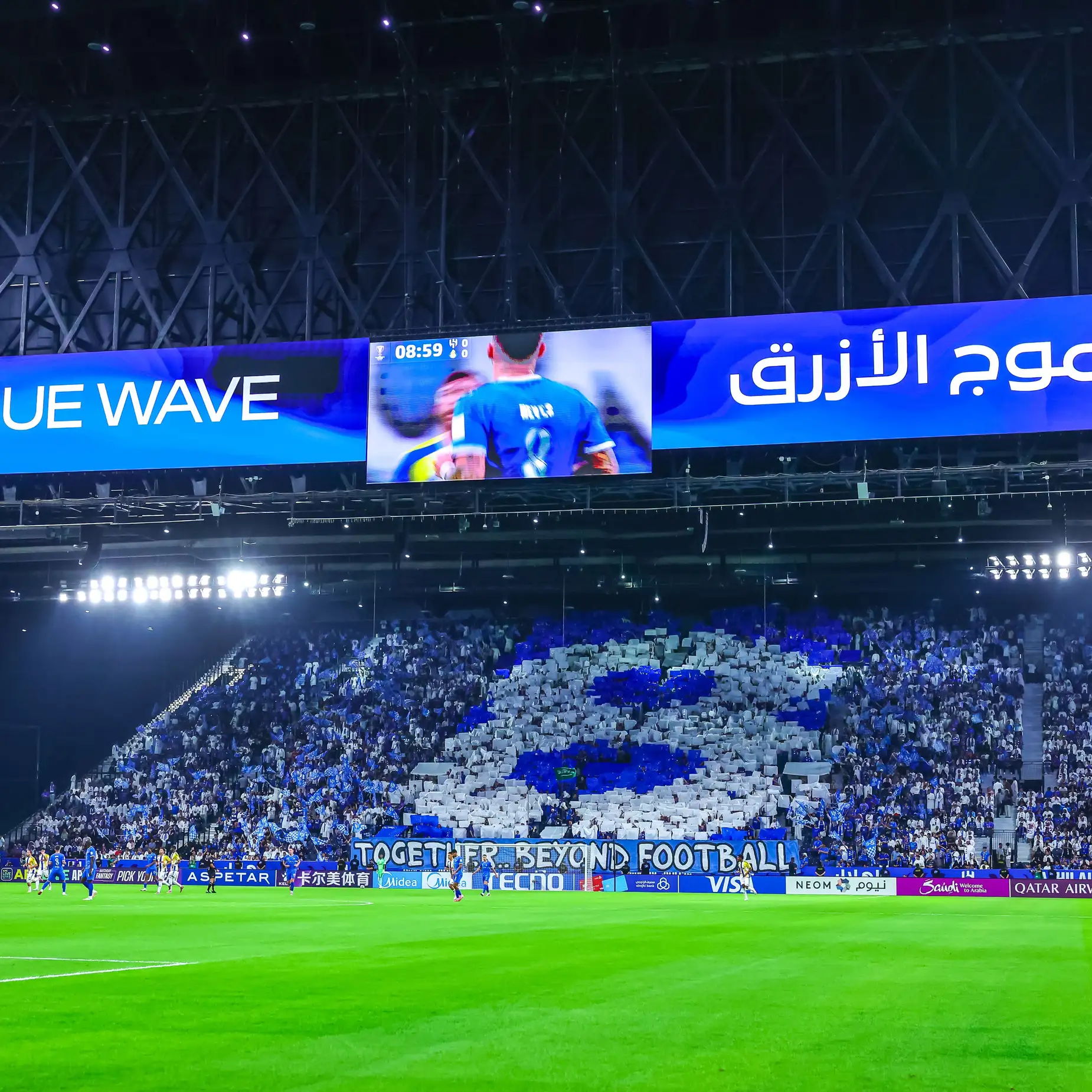 زجاجة مياه تحفز جماهير الهلال قبل قمة القادسية