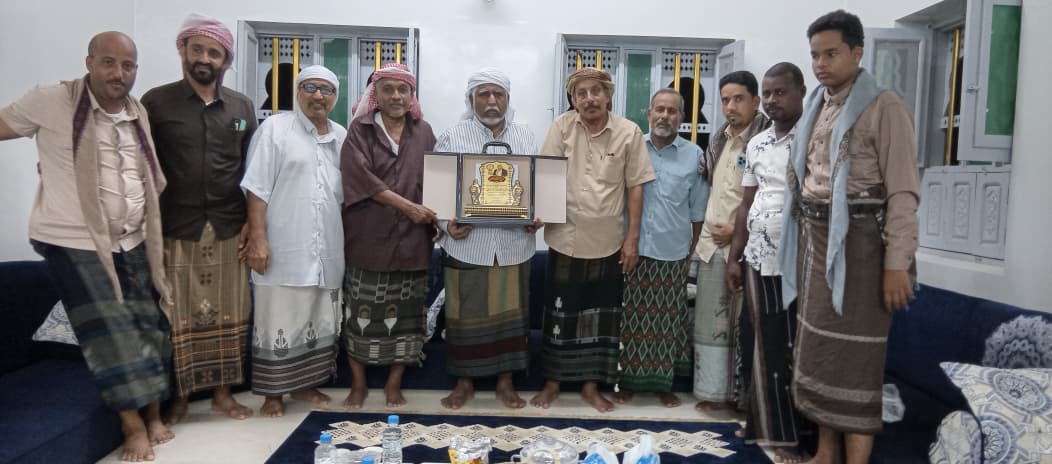 الهيئة الإدارية بنادي الريدة تكرم الشيخ البسيري لدعمه السخي للشباب والرياضة