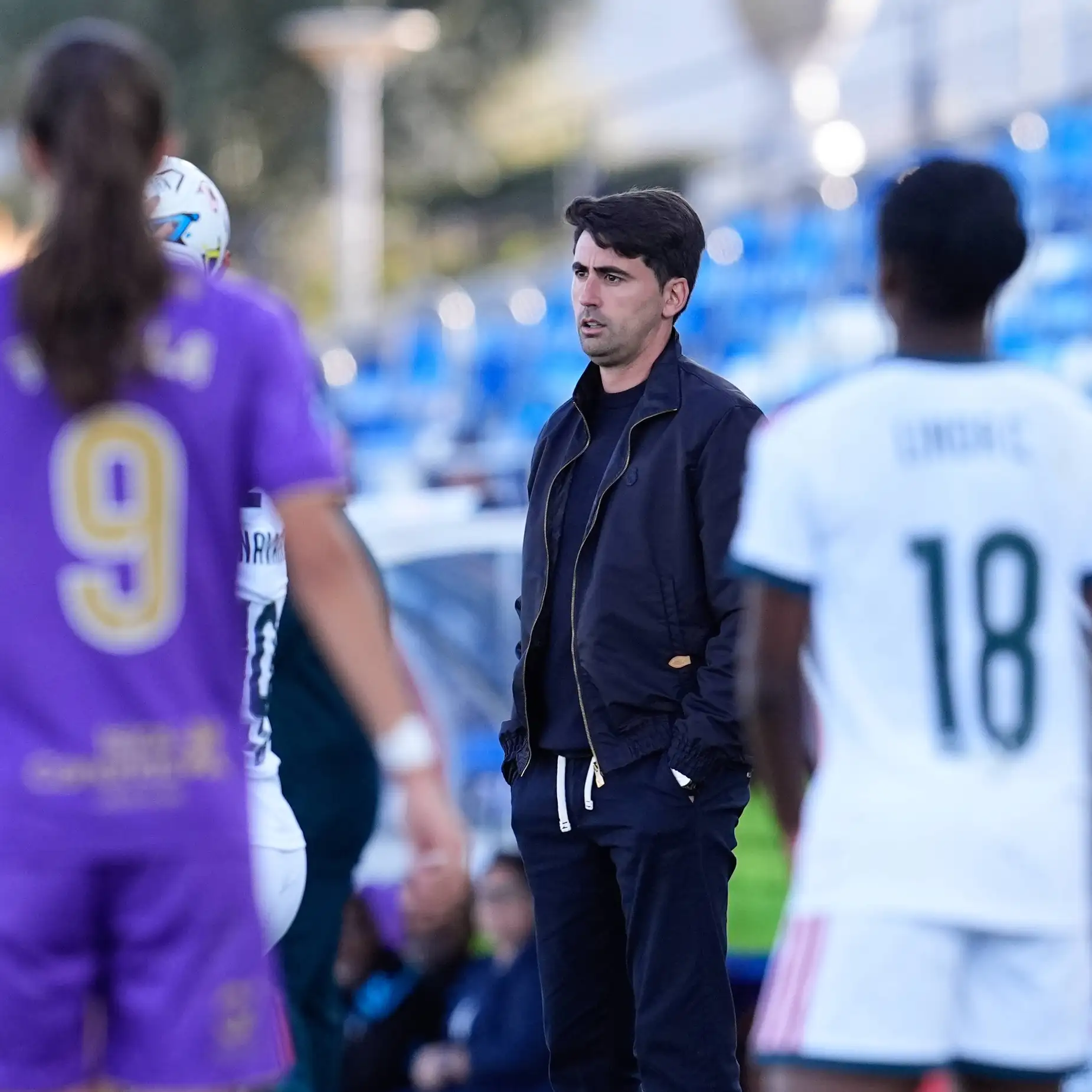 "اتركها وإلا سأضربك".. طرد مدرب ريال مدريد بعد اشتباك ناري