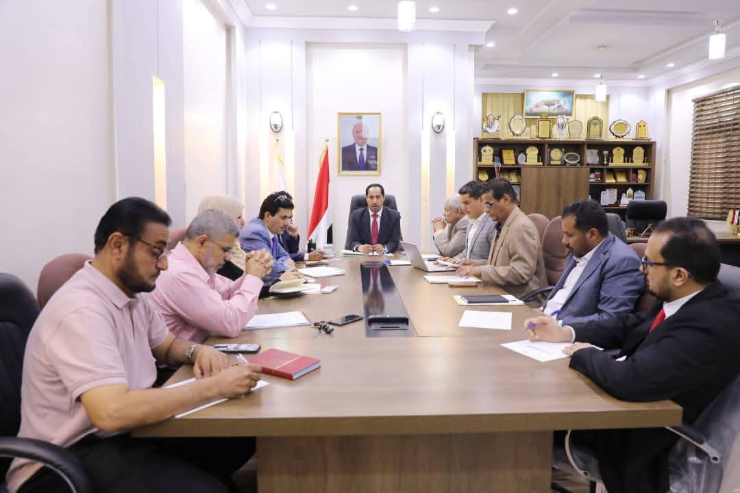الوزير البكري يعقد اجتماعًا استثنائيًا مع وكلاء القطاعات العامة في وزارة الشباب والرياضة