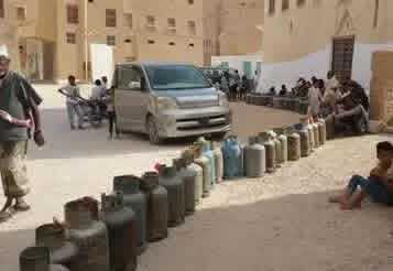 وقفة..أين الغاز المنزلي؟.. حتى متى نلجأ إلى الحطب؟