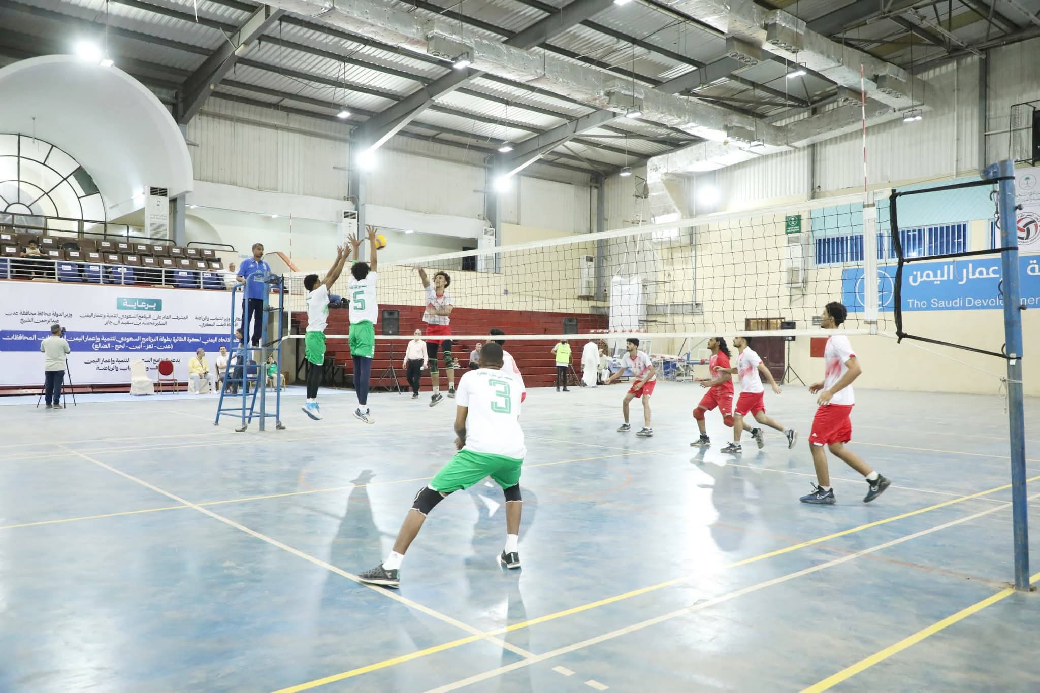 ابين تتجاوز لحج في بطولة البرنامج السعودي للكرة الطائرة بعدن