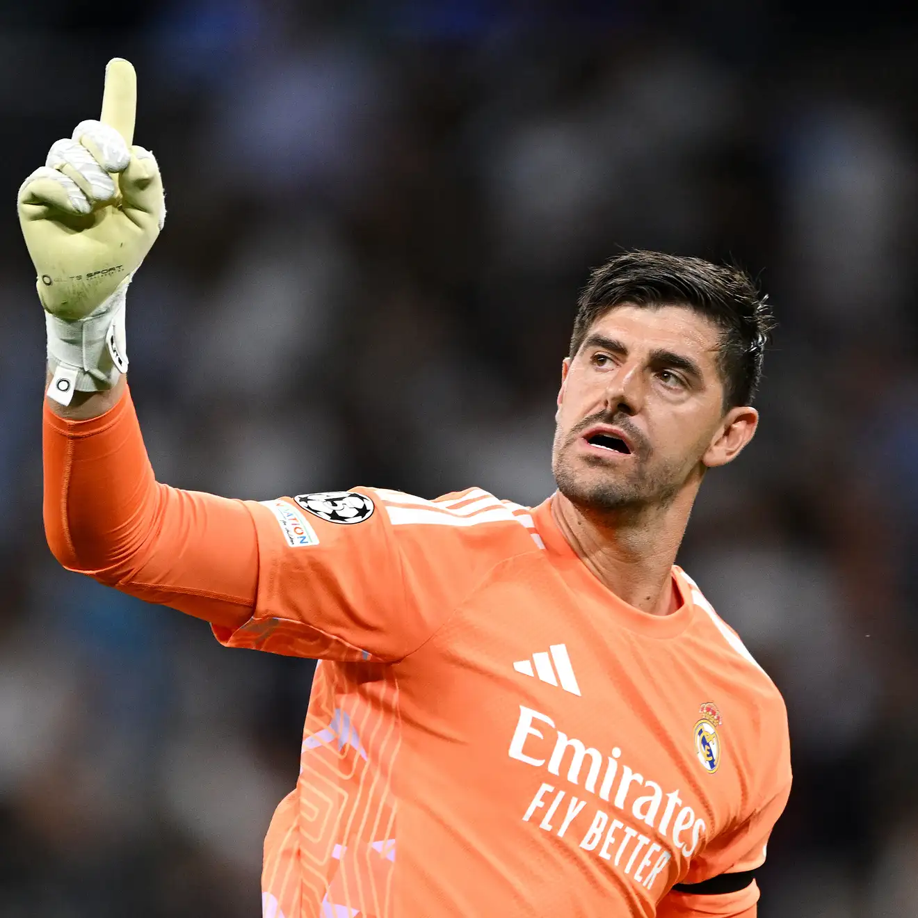 بعد 4 سنوات من الجدل.. كورتوا يكسر صمته بشأن أزمته مع جماهير أتلتيكو مدريد