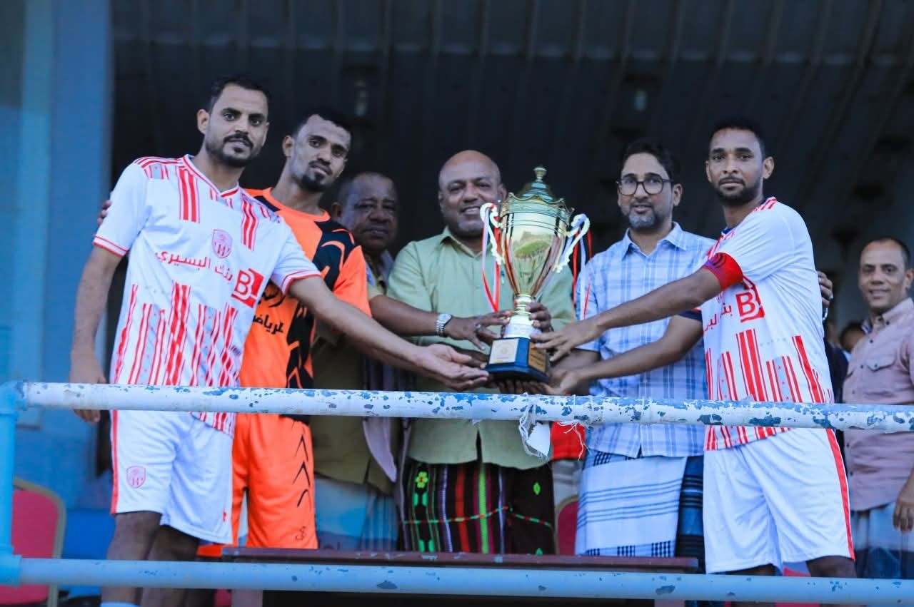 بالكأس والوفاء.. شعب حضرموت يحتفي بذكرى تأسيسه ويُهدي السلام "رسالة إخاء"