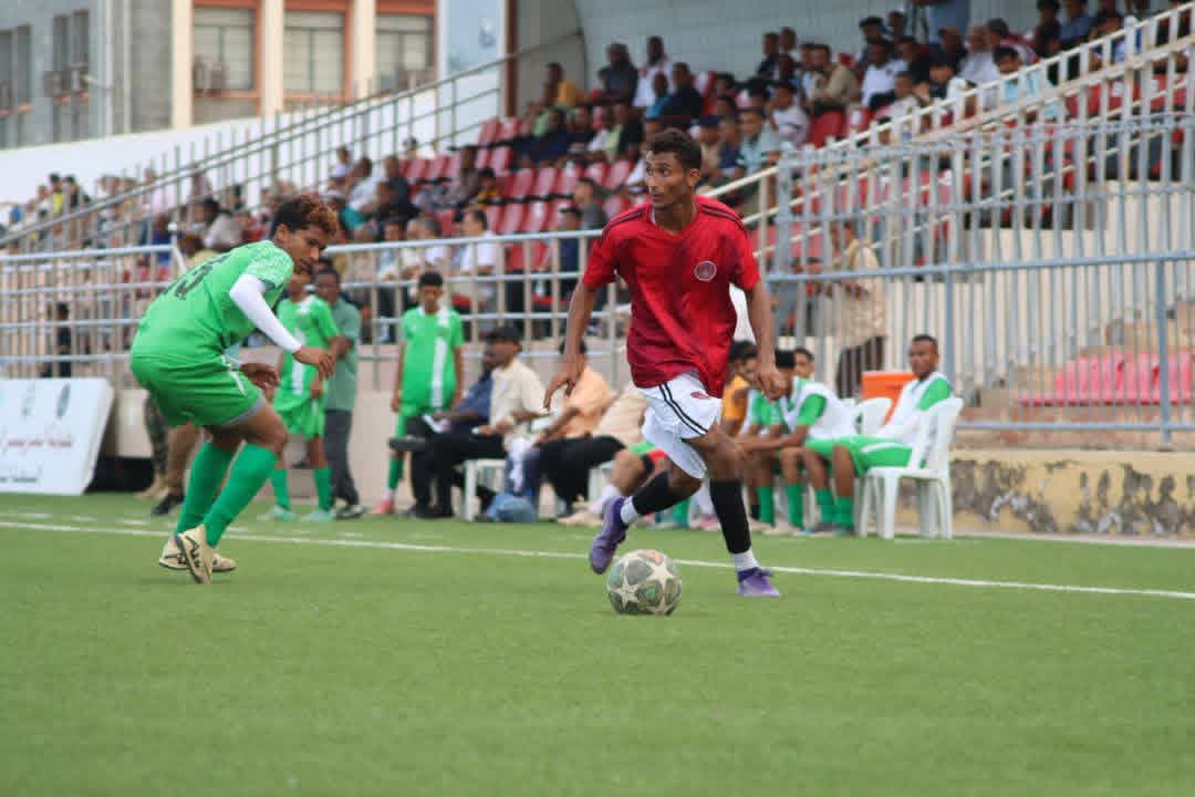 العنبري "يتوهج" بسوبر هاتريك ويقود أهلي عدن لتجاوز خنفر في كأس الجمهورية