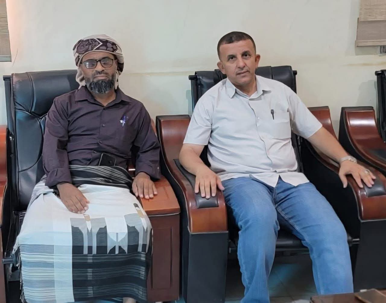 مدير عام مكتب الشباب والرياضة بشبوة يلتقي برئيس نادي شباب عرماء لبحث سبل دعم النادي وتطوير أنشطته .
